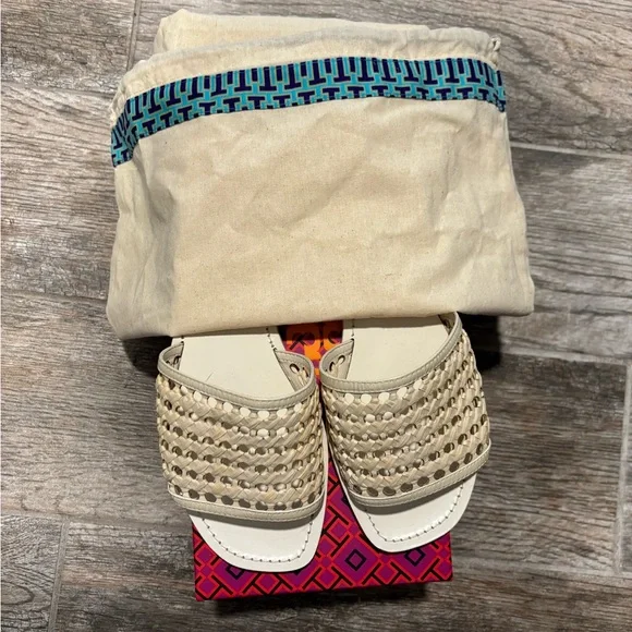 Tory Burch Women's Cream Woven Slide Sandals. only worn a couple times. - Picture 4 of 5